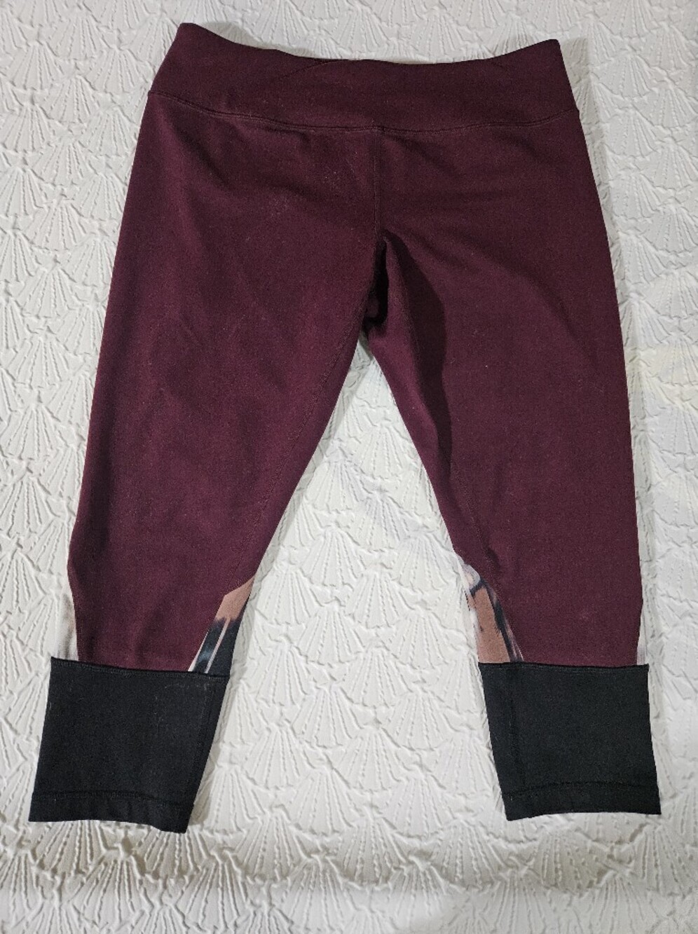 Zella Women's Burgundy Capri Leggings with Black Cuffs Size L